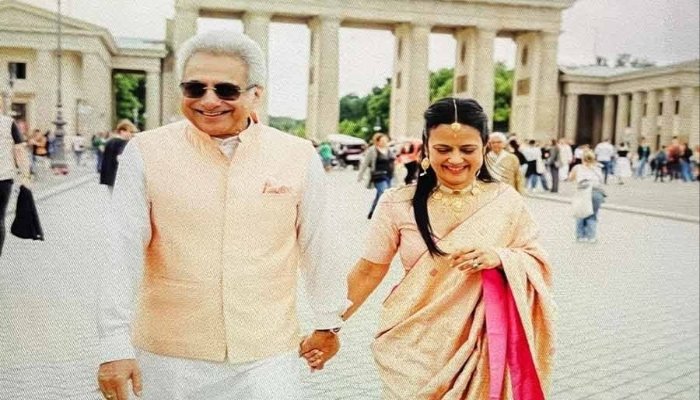 महुआ मोइत्रा ने बीजेडी नेता पिनाकी मिश्रा संग रचाई शादी, जर्मनी में लिए सात फेरे 1 befunky 2025 5 4 14 59 18