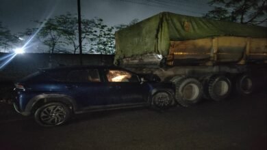 खड़ी ट्रेलर से टकराई कार, भाजपा नेता की मौत सिरगिट्टी थाना क्षेत्र का मामला 4 befunky 2025 5 4 17 6 21