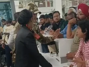 AIR इंडिया की वजह से पटना एयरपोर्ट में हंगामा... 3 comp 113 1750489526