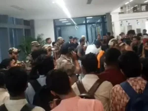 AIR इंडिया की वजह से पटना एयरपोर्ट में हंगामा... 2 पटना