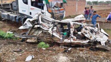 सड़क हादसा: शादी से लौट रहे दो परिवारों पर पलटा सीमेंट से भरा ट्रॉला, 9 की मौत 4 सड़क हादसा