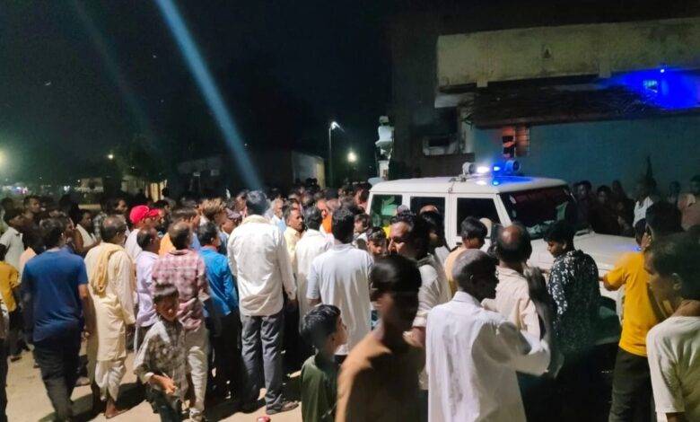 मोहड़ में रेत तस्करों की दबंगई: विरोध करने पर युवक को मारी गोली, ग्रामीणों का फूटा गुस्सा 1 image 2025 06 12T112925.202