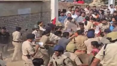 मरीन ड्राइव निर्माण को लेकर तोड़फोड़ शुरू, महिलाओं और पुलिस में झड़प
