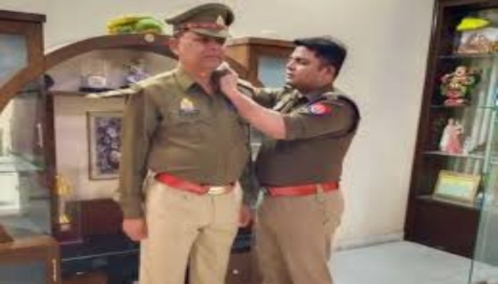 पिता-पुत्र की जोड़ी बनी मिसाल: एक साथ परीक्षा देकर हुए यूपी पुलिस में भर्ती 1 image 2025 06 16T112249.712