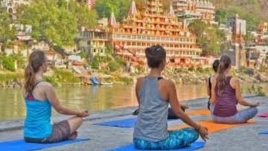 ऋषिकेश कैसे बना योग की वैश्विक राजधानी? जानिए आध्यात्मिक नगरी की 5 अहम वजहें 5 image 2025 06 18T110055.182