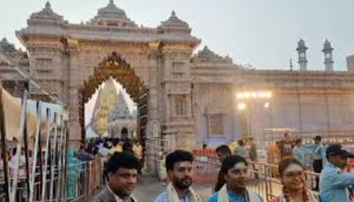 काशी विश्वनाथ धाम में सावन को लेकर खास तैयारी, प्रोटोकॉल दर्शन पर रोक, लाइव दर्शन की सुविधा 1 image 2025 06 20T122132.983