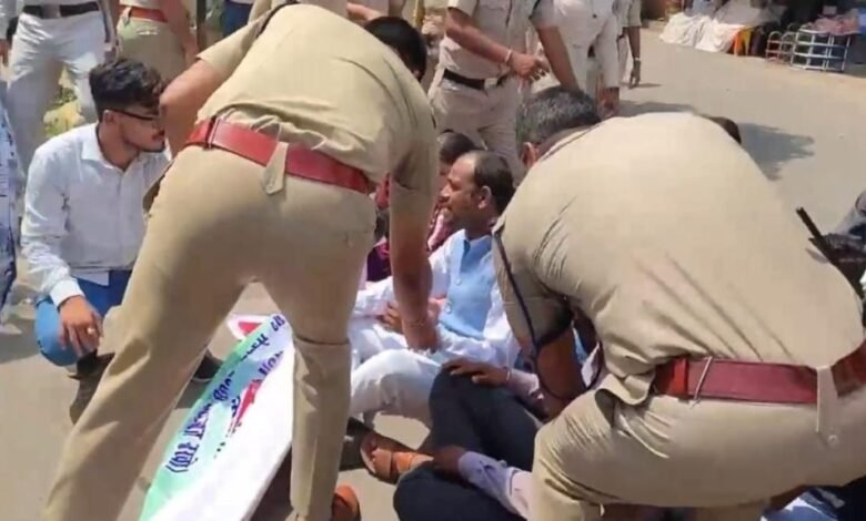 बेरोजगार युवाओं की रैली पर पुलिस की सख्ती, सरकारी वादों पर उठे सवाल 1 बेरोजगार युवा