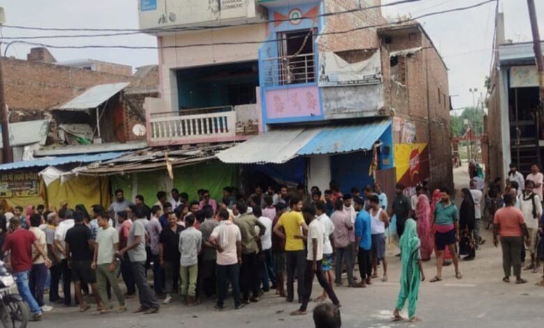 प्रतापगढ़, लीलापुर थाना, सगरा सुंदरपुर बाजार, Pratapgarh, Leelapur police station, Sagra Sundarpur market, Mass suicide, Suspicious death, Poison consumption, सामूहिक आत्महत्या, संदिग्ध मौत, जहर सेवन,