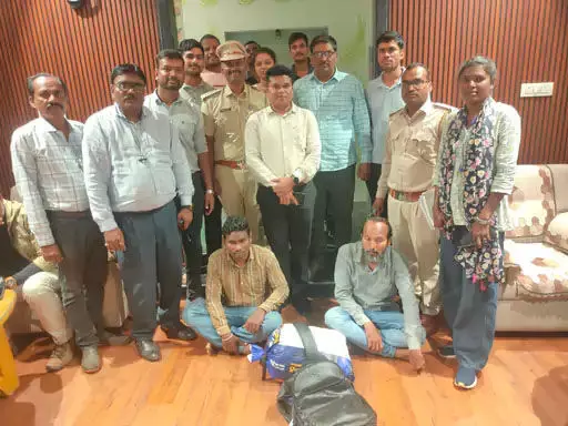 जगदलपुर में 13 किलो पैंगोलिन की खाल के साथ दो तस्कर गिरफ्तार 1 4723431 untitled 44 copy