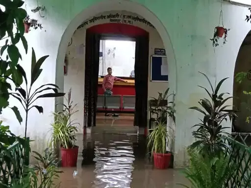 बिलासपुर में तेज बारिश से शहर तालाब बना, अफसरों के बंगलों तक पहुंचा पानी 1 4740410 untitled 32 copy