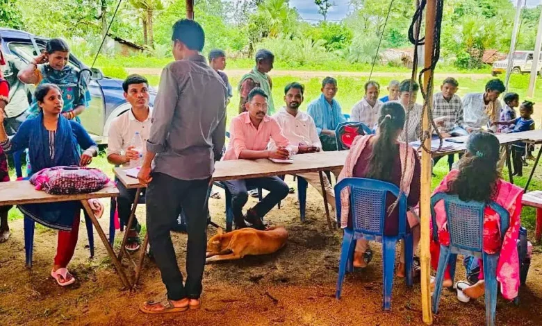 माओवादी इलाकों में ग्रामीणों को मिल रहा सरकारी योजनाओं का लाभ, सालातोंग में लगा विशेष शिविर 1 4752834 untitled 26 copy