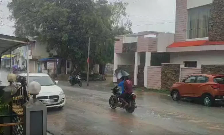 डोंगरगढ़ में भारी बारिश से जनजीवन प्रभावित, कई इलाकों में जलभराव 1 4775168 brijm copy