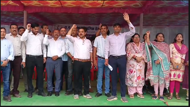 "संसाधन नहीं तो काम नहीं" राजस्व प्रशासनिक सेवा संघ का विरोध प्रदर्शन, 1 DGDGD