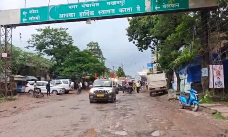 Youth Performance: प्रदर्शनकारियों ने रोका केंद्रीय राज्य मंत्री का काफिला, लेना पड़ा U-टर्न 1 प्रदर्शनकारियों ने रोका केंद्रीय राज्य मंत्री का काफिला, लेना पड़ा U-टर्न