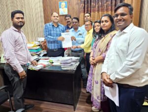 "संसाधन नहीं तो काम नहीं" तहसीलदार-नायब तहसीलदारों का आंदोलन, सोमवार को जिला मुख्यालयों में धरना प्रदर्शन.. 5 Tehsildar Hadtal