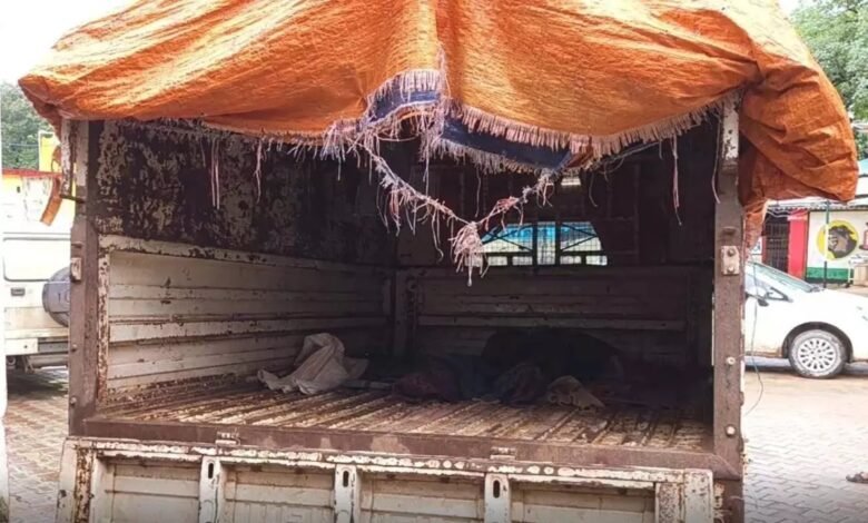 बलरामपुर, कोड़ाकू जनजाति, सामुदायिक स्वास्थ्य केंद्र राजपुर, Balrampur, Kodaku tribe, Community Health Center Rajpur, Dead body, Hearse van not found, Body taken away in pickup, Land mortgaged, डेड बॉडी, शव वाहन नहीं मिला, पिकअप से शव ले गए, जमीन गिरवी,