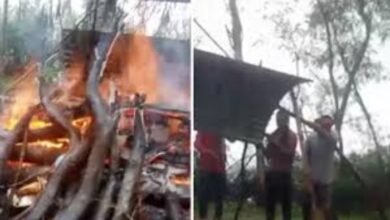 तिम संस्कार टीन शेड पकड़कर किया गया