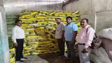 खाद की ब्लैक मार्केटिंग, कृषि विभाग की छापेमारी, Black marketing of fertilizers, Raid by Agriculture Department, Masturi Block, Jayaramnagar fertilizer shop, Farmers' problems, Fertilizer shortage, Hoarding, मस्तूरी ब्लॉक, जयरामनगर खाद दुकान, किसानों की परेशानी, खाद की किल्लत, जमाखोरी,