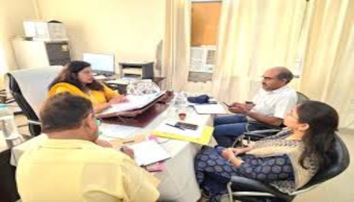 IAS अफसर ने पेश की अनोखी मिसाल, खुद लगाई उठक-बैठक, वकीलों ने किया समर्थन 1 IAS