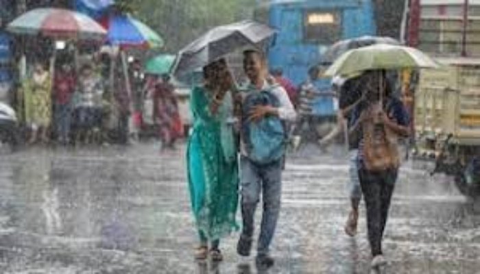 दिल्ली में रातभर हुई झमाझम बारिश, अगले 5 दिन यूपी-बिहार से लेकर पहाड़ों तक आफत का अलर्ट 1 दिल्ली