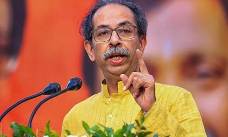 महाराष्ट्र में हिंदी-मराठी विवाद: उद्धव ठाकरे ने बोली मराठी अस्मिता की बात 1 महाराष्ट्र भाषा विवाद, हिंदी बनाम मराठी, उद्धव ठाकरे, Maharashtra language dispute, Hindi vs Marathi, Uddhav Thackeray, Shiv Sena (UBT), Marathi identity, Hanuman Chalisa vs Maruti Stotra, Allegations on BJP, शिवसेना (यूबीटी), मराठी अस्मिता, हनुमान चालीसा बनाम मारुति स्तोत्र, बीजेपी पर आरोप,