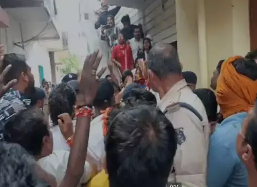 रायपुर में धर्मांतरण को लेकर विवाद, पुलिस ने संभाला मोर्चा 1 4811078 untitled 25 copy