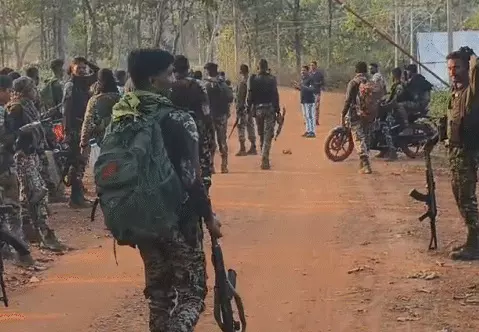 बीजापुर में पुलिस-नक्सली मुठभेड़, दो जवान घायल, रायपुर एयरलिफ्ट 1 IMG 1229