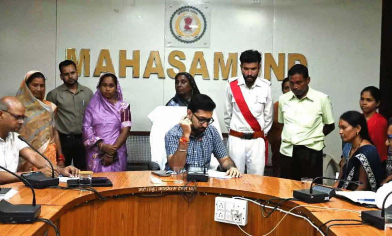 महासमुंद जन चौपाल में 52 आवेदन, कलेक्टर ने दिए त्वरित निराकरण के निर्देश 1 IMG 1247