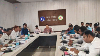 बलौदाबाजार : जिला पंचायत सीईओ ने योजनाओं की समीक्षा, लापरवाही पर उप अभियंता अवैतनिक 10 IMG 1512