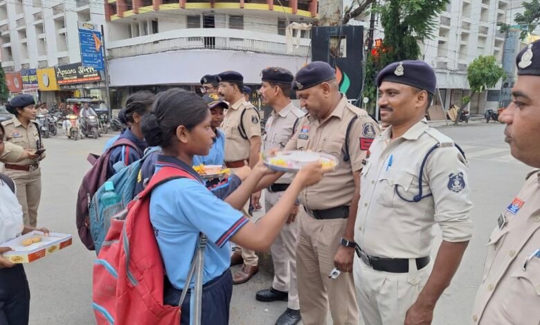 रक्षाबंधन पर पुलिस और शहरवासियों का खास जुड़ाव 1 IMG 20250809 114838