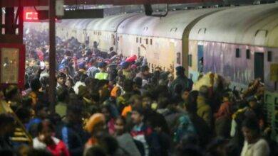 नई दिल्ली रेलवे स्टेशन हादसा: रेल मंत्री बोले- सामान गिरने से हुई दुर्घटना, RPF ने बताया अनाउंसमेंट को जिम्मेदार 1 image 2025 08 02T073958.224