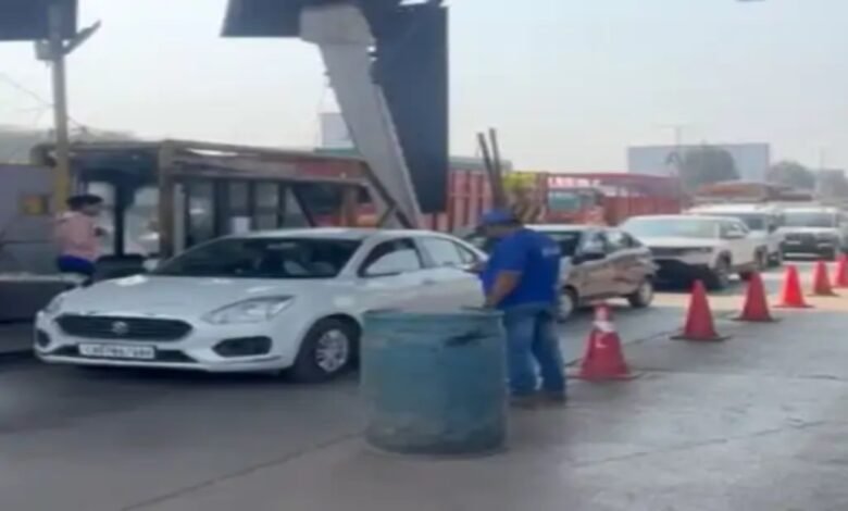 कुम्हारी टोल नाका, एनएचएआई, टोल टैक्स वसूली, Kumhari Toll Naka, NHAI, Toll Tax Collection, 45 thousand vehicles, 13 lakhs collected daily, 47 crores collected annually, Tatibandh-Bhilai Road, 45 हजार वाहन, रोजाना 13 लाख वसूली, सालाना 47 करोड़ वसूली, टाटीबंध-भिलाई सड़क,