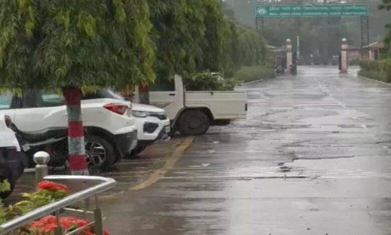 छत्तीसगढ़ में 73 प्रतिशत कम बारिश, 15 जिलों में बिजली गिरने का यलो अलर्ट 1 छत्तीसगढ़, कम बारिश, 73% कमी, मौसम विभाग, यलो अलर्ट, बिजली गिरने की चेतावनी, बलरामपुर बारिश, Chhattisgarh, less rain, 73% reduction, weather department, yellow alert, lightning warning, Balrampur rain,