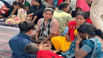 रायपुर सेंट्रल जेल राखी, रक्षाबंधन 2025 रायपुर जेल, कैदी-बहन मुलाकात, जेल में फोर लेयर सुरक्षा, Raipur Central Jail Rakhi, Rakshabandhan 2025 Raipur Jail, Prisoner-sister meeting, Four layer security in jail, Female prisoner Rakhi, Rakhi meeting of prisoners, Brahmakumari and Gayatri Parivar Rakhi program, Raipur Jail Rakhi ceremony, Rakhi emotional moment in jail, Meeting of brothers in Raipur Central Jail prisoners, महिला कैदी राखी, कैदियों की राखी मुलाकात, ब्रम्हाकुमारी और गायत्री परिवार राखी कार्यक्रम, रायपुर जेल राखी समारोह, जेल में राखी भावुक पल, रायपुर सेंट्रल जेल कैदी भाइयों से मुलाकात,