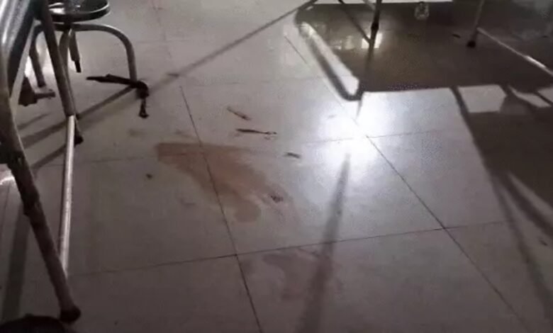 सूरजपुर, भटगांव सामुदायिक स्वास्थ्य केंद्र, अस्पताल में लापरवाही , फर्श पर प्रसव, गर्भवती महिला, Surajpur, Bhatgaon Community Health Center, Negligence in hospital, Delivery on floor, Pregnant woman, Pain for 4 hours, Premature baby, Doctor on duty absent, Nurse absent, Mother-in-law conducted the delivery, 4 घंटे तड़प, प्री-मैच्योर बच्चा , ड्यूटी डॉक्टर नदारद , नर्स अनुपस्थित, सास ने कराया प्रसव,