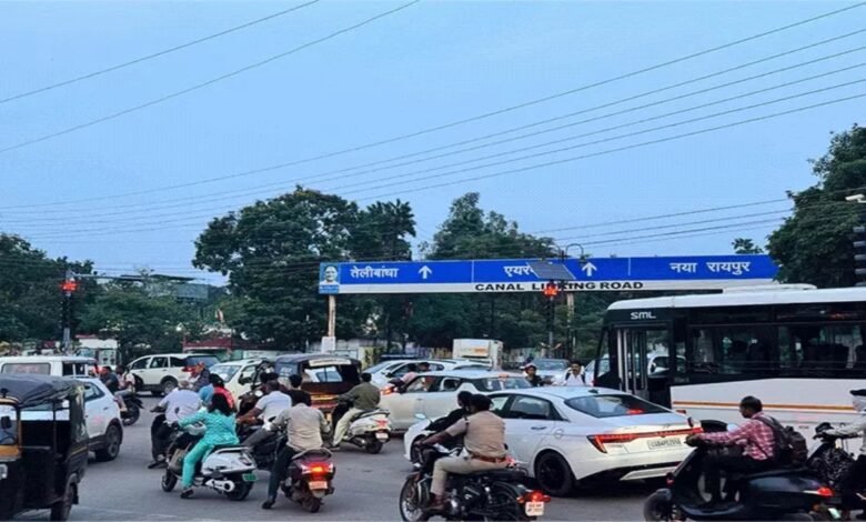 रायपुर ट्रैफिक जाम, एम्बुलेंस लेट, Raipur traffic jam, ambulance late, patient's life in danger, auto-rickshaw illegal parking, entry of cargo vehicles, wrong side vehicles, Pachpedi Naka jam, Shankar Nagar Expressway,मरीज की जान खतरे में, ऑटो-रिक्शा अवैध पार्किंग, मालवाहक गाड़ियों की एंट्री, रॉन्ग साइड वाहन, पचपेड़ी नाका जाम, शंकर नगर एक्सप्रेस-वे,