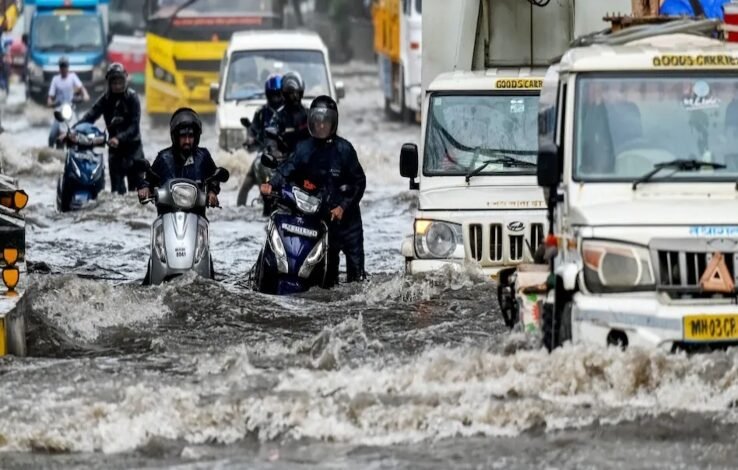 मुंबई-दिल्ली-बिहार में बारिश-बाढ़ का कहर,कई राज्यों में अलर्ट 1 मुंबई लैंडस्लाइड, विक्रोली बारिश हादसा, हुमायूं मकबरा छत गिरना, दिल्ली में 6 मौत, भागलपुर बाढ़, बिहार में 6 लाख प्रभावित, यमुना जलस्तर चेतावनी , फरक्का बैराज फाटक खुले, गोवा रेड अलर्ट, Mumbai landslide, Vikhroli rain accident, Humayun Tomb roof collapse, 6 deaths in Delhi, Bhagalpur flood, 6 lakh affected in Bihar, Yamuna water level warning, Farakka barrage gates open, Goa red alert,
