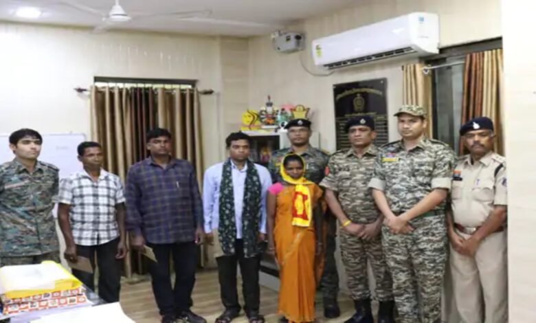 कोंडागांव, आत्मसमर्पण, , नक्सली दंपती, लक्ष्मण कोर्राम (जुन्नू),Kondagaon, Surrender, Naxal couple, Lakshman Korram (Junnu), Maddo (Jarina), Panduram, Doctor Sakharam, मड्डो (जरीना), पांडूराम, डॉक्टर सखाराम,