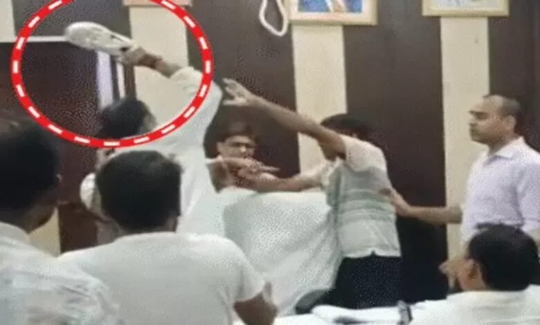 Ballia incident, Electricity department SE attacked, Munna Bahadur Singh, Attack on Dalit engineer, Beating with shoes, Electricity office ruckus, Superintending Engineer Shrilal Singh, Caste-specific abuses, Ballia police action, UP power crisis, Power problem in 50 villages,