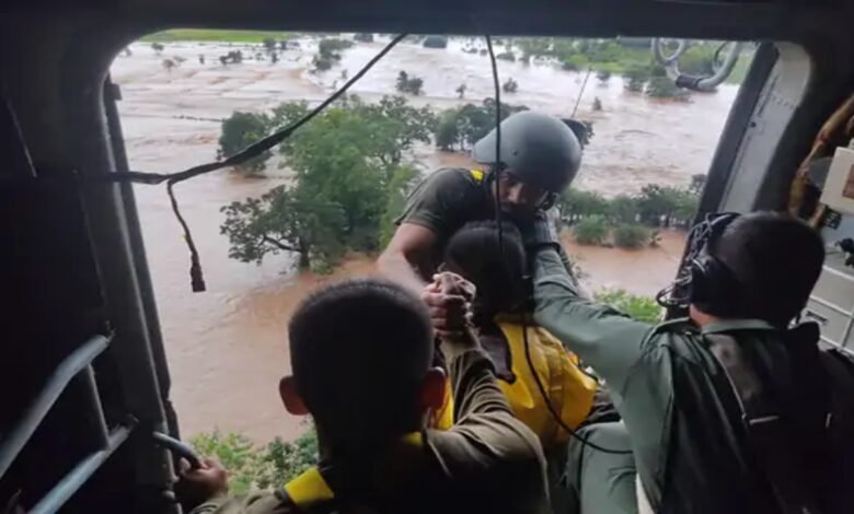 बस्तर में बाढ़ का कहर: दरभा में कार बही, पति-पत्नी व दो बच्चों की मौत