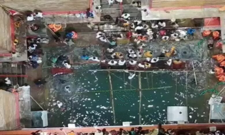 Lolark Kund, Lolark Shashthi, Varanasi, child birth, bath, Lolarkeshwar Mahadev, devotees, faith, Kashi, religious rituals, crowd,