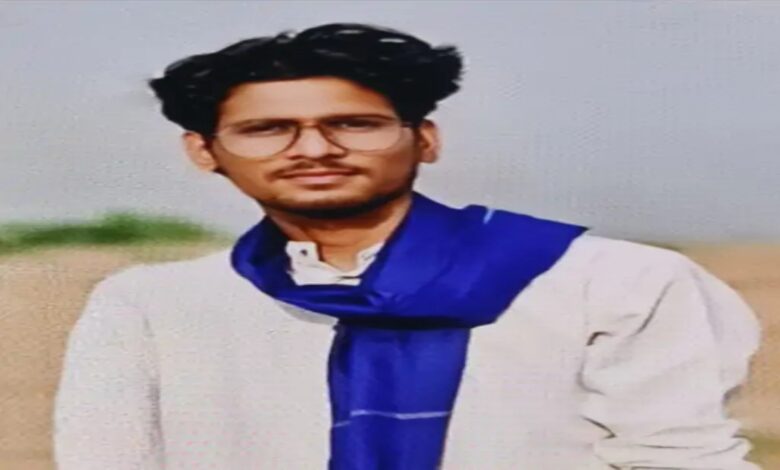 Bilaspur, Railway, OHE current, laborer death, DRM office, protest, Bhandara, compensation, government job, child's education, family agitation, contractor, security negligence, railway administration, Bhim Army, postmortem, cantonment,