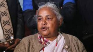 तीन