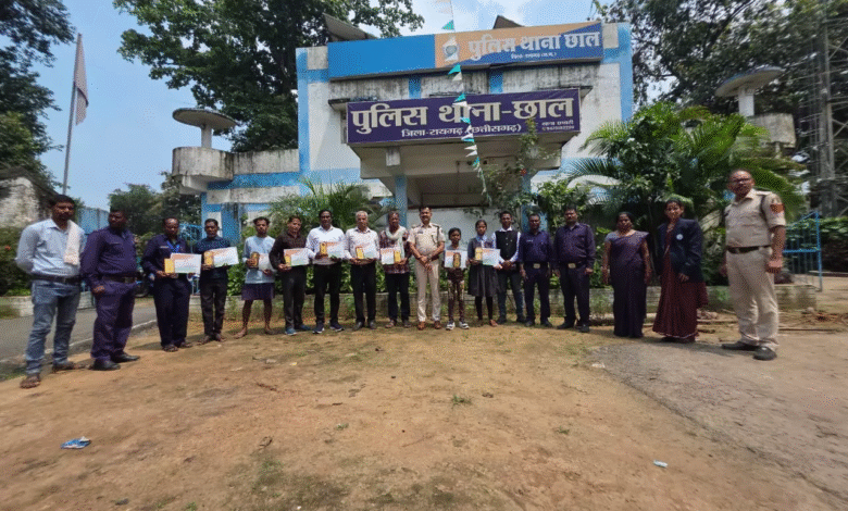 रायगढ़ में कोटवारों की बैठक, उत्कृष्ट कार्य करने वालों का हुआ सम्मान 1 IMG 2254