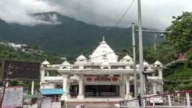 Vaishno Devi Yatra, Vaishno Devi Temple, Katra Hotels and Restaurants Association, Rakesh Wazir, Landslide Vaishno Devi Marg, Ardhkunwari Landslide, Stranded Devotees, Free Breakfast and Dinner, Hotel Free Service, 700 devotees stranded in Katra,