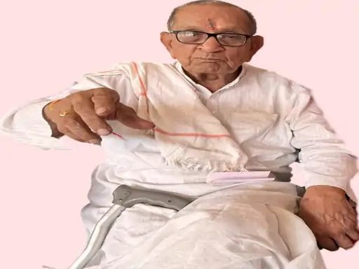 RSS senior pracharak Shantaram dies, Raipur aged 94 years, Harihar Kshetra Kedar Island Madku re-established, Resignation from State Bank of India manager post, Full-time Sangh worker, District, Department, State Pracharak, Area Contact Head, Social service and organisation power, Ram-Lakshman analogy with archaeologist Padma Shri Arun Sharma,