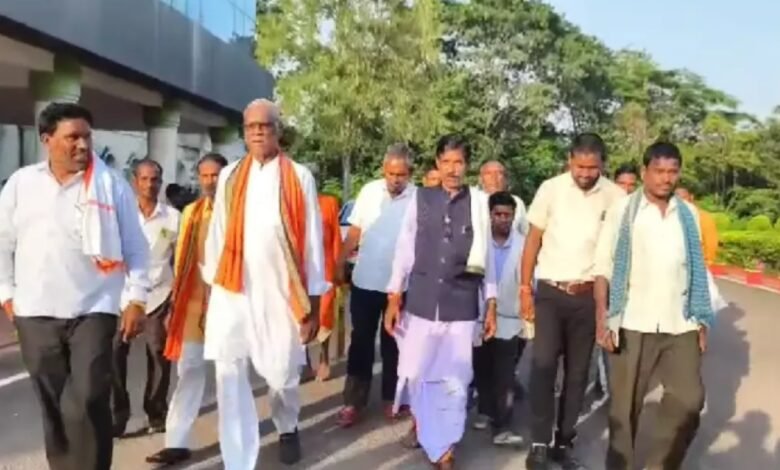 Kawardha, Pandaria, Kamthi village, land dispute, place of worship dispute, Pandaria MLA Bhavna Bohra, Collector Gopal Verma, rural committee, police assault, fair investigation, permanent police post, peace and order, administrative meeting, dispute resolution, justice, security, rural satisfaction, local administration