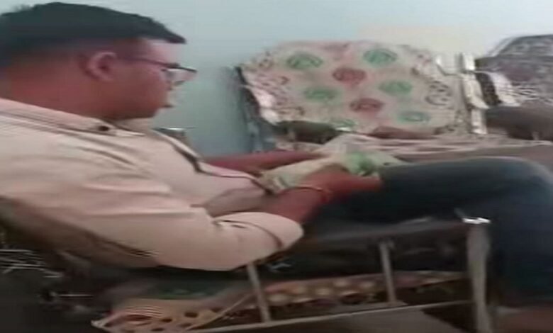 Constable Suspended: रिश्वत लेते वीडियो वायरल, 1 Constable Suspended