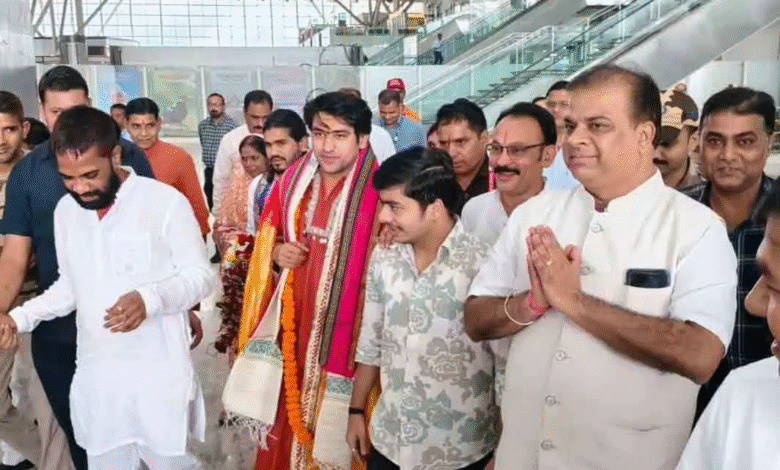 पंडित धीरेंद्र शास्त्री का छत्तीसगढ़ दौरा, कहा- नक्सलवाद मिटना चाहिए, हिंदू राष्ट्र की ओर बढ़ेंगे कदम 1 IMG 3585