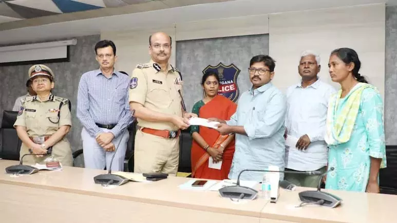 बीजापुर: तीन बड़े नक्सली नेताओं ने छोड़ी बंदूक, मुख्यधारा में लौटे 1 IMG 3819